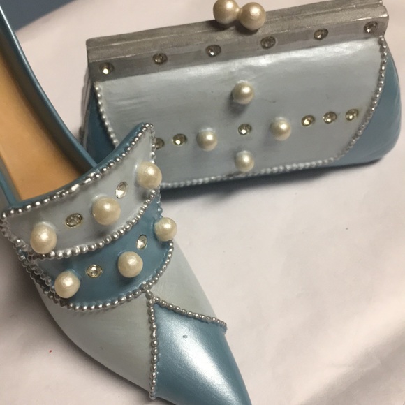 Beautiful Set Decorative Shoe & Purse Decor w/brac - Picture 3 of 11